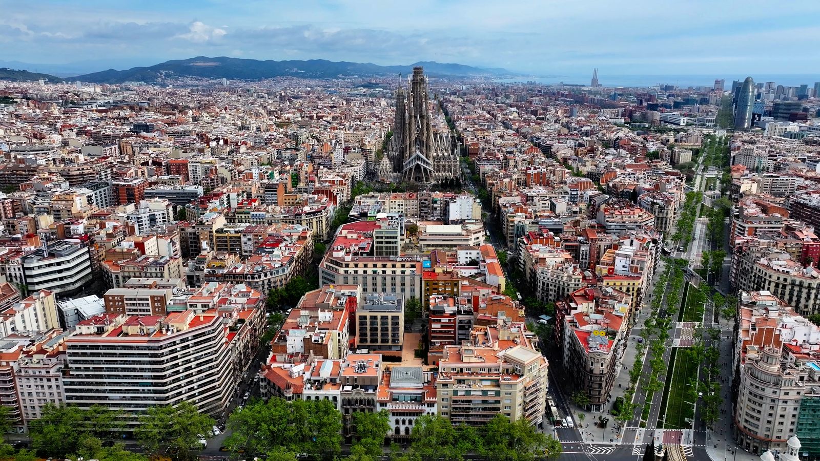 ## Main Airports Near the Circuit