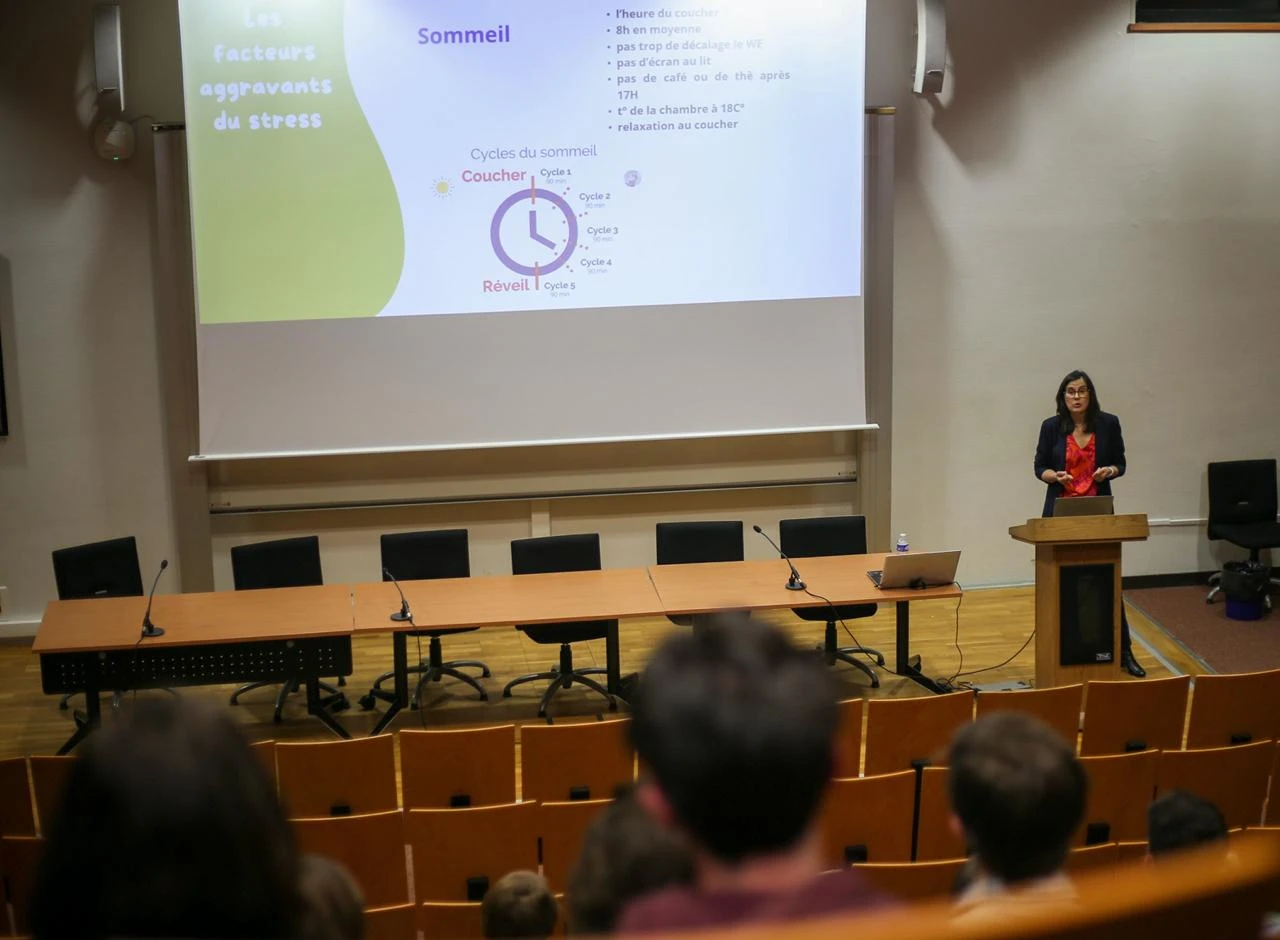 Conférencière auprès des lycées et universités