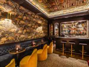 Restaurant et Speakeasy Art Déco dans le 7e à Paris