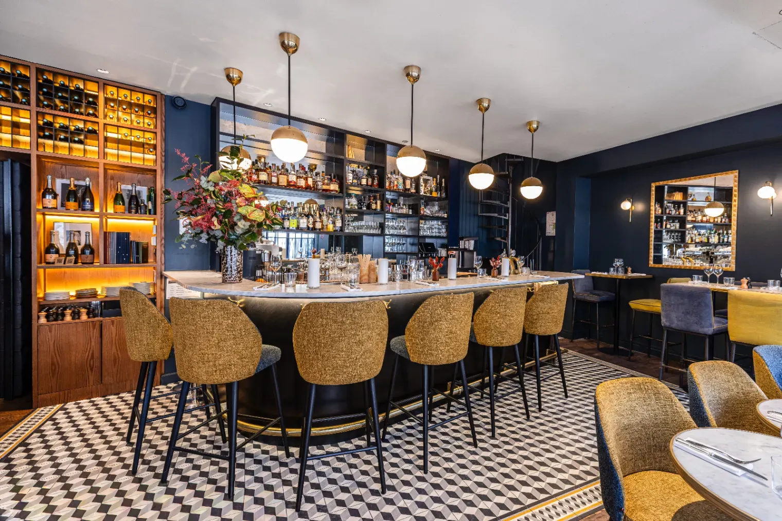Restaurant et Speakeasy Art Déco dans le 7e à Paris