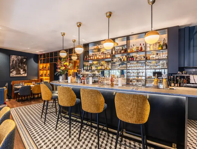 Restaurant et Speakeasy Art Déco dans le 7e à Paris