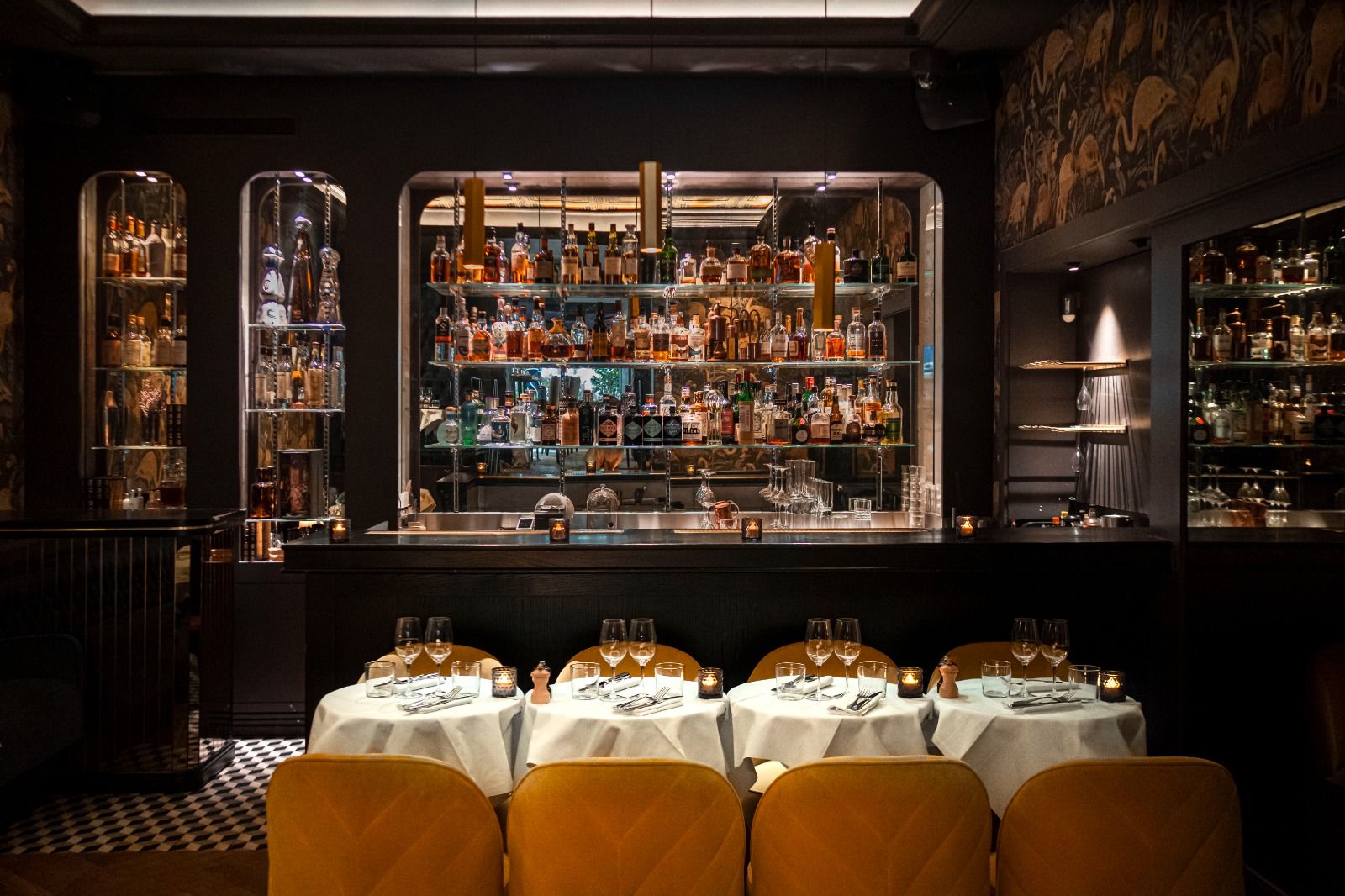 Restaurant et Speakeasy Art Déco dans le 7e à Paris