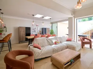 House with Garden & Terraces for Seminars & Events in Puteaux