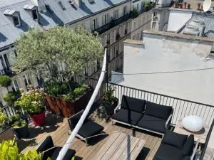 Rooftop Terrace with 360° Views of Paris