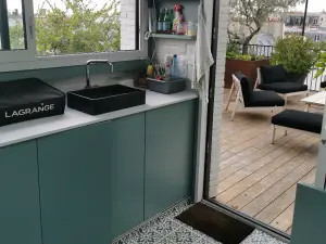 Rooftop Terrace with 360° Views of Paris
