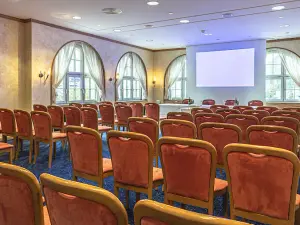Vetschstube Davos Platz — Seminar Room for up to 70 Guests