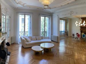 Haussmann-Style Flat for Events in Paris