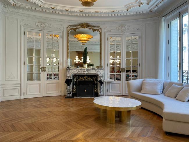 Haussmann-Style Flat for Events in Paris