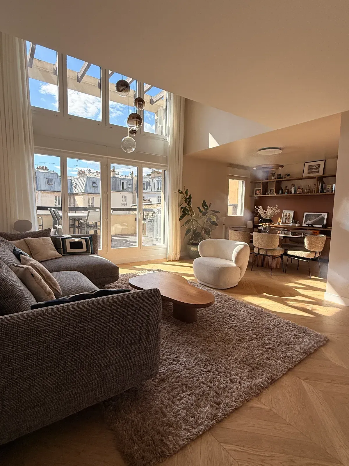 Appartement Duplex Chaleureux avec Terrasse à Clichy, Paris