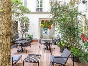 Espace social lumineux de 147 m² avec terrasse à Paris