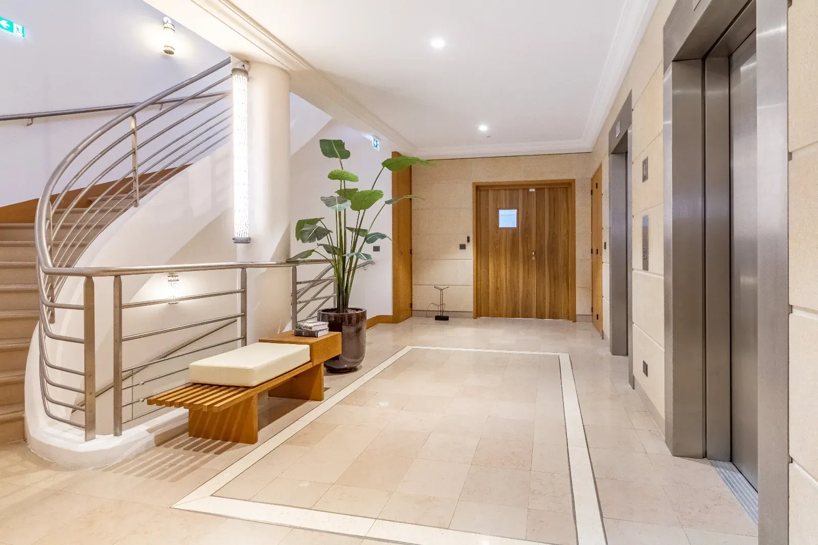 Espace social lumineux de 147 m² avec terrasse à Paris