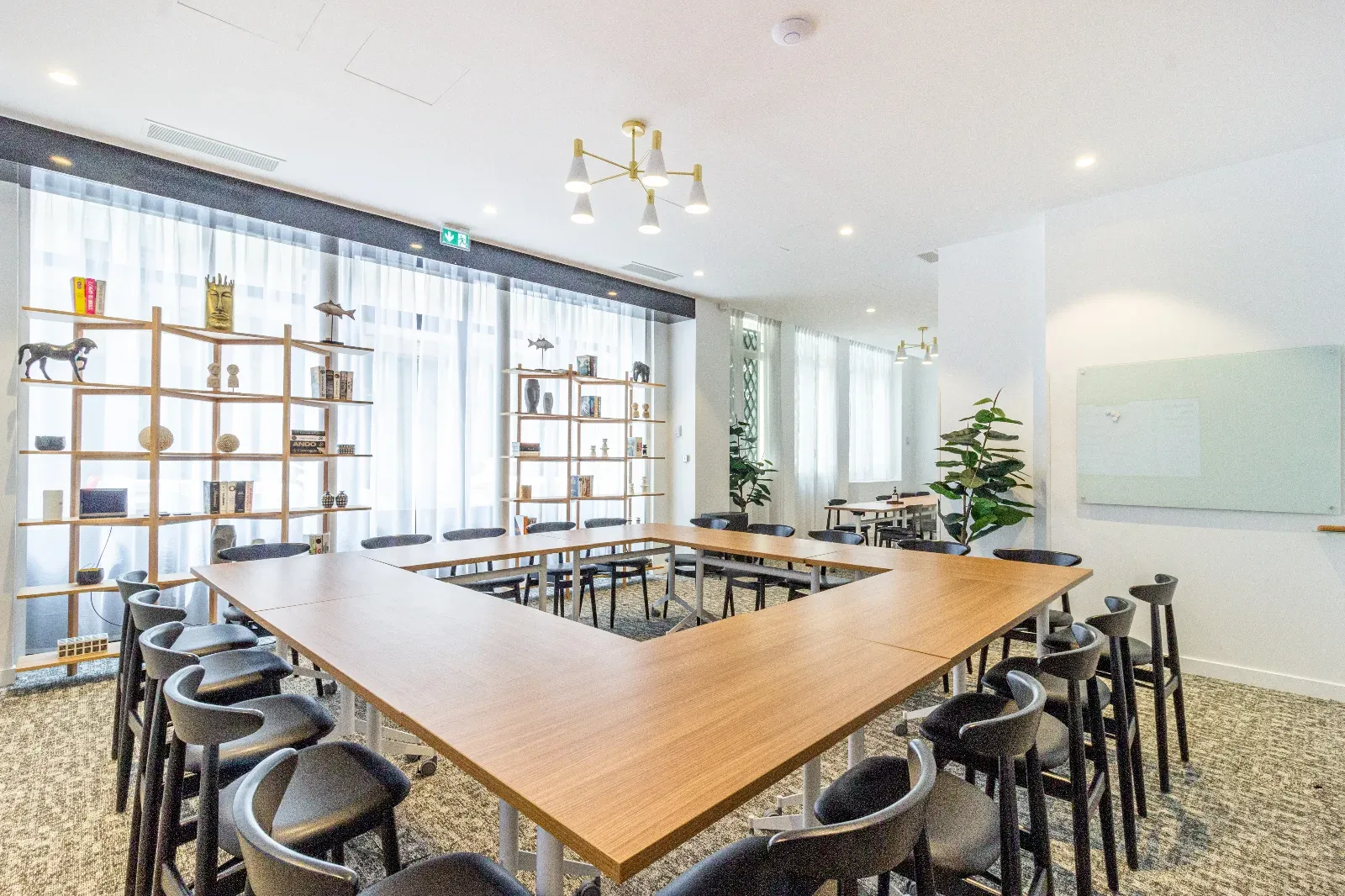 Intimate 60 m² Meeting Room in the Heart of Paris