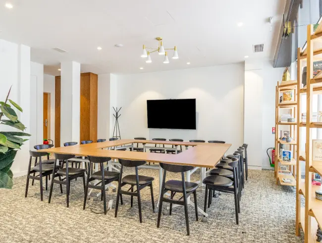 Intimate 60 m² Meeting Room in the Heart of Paris