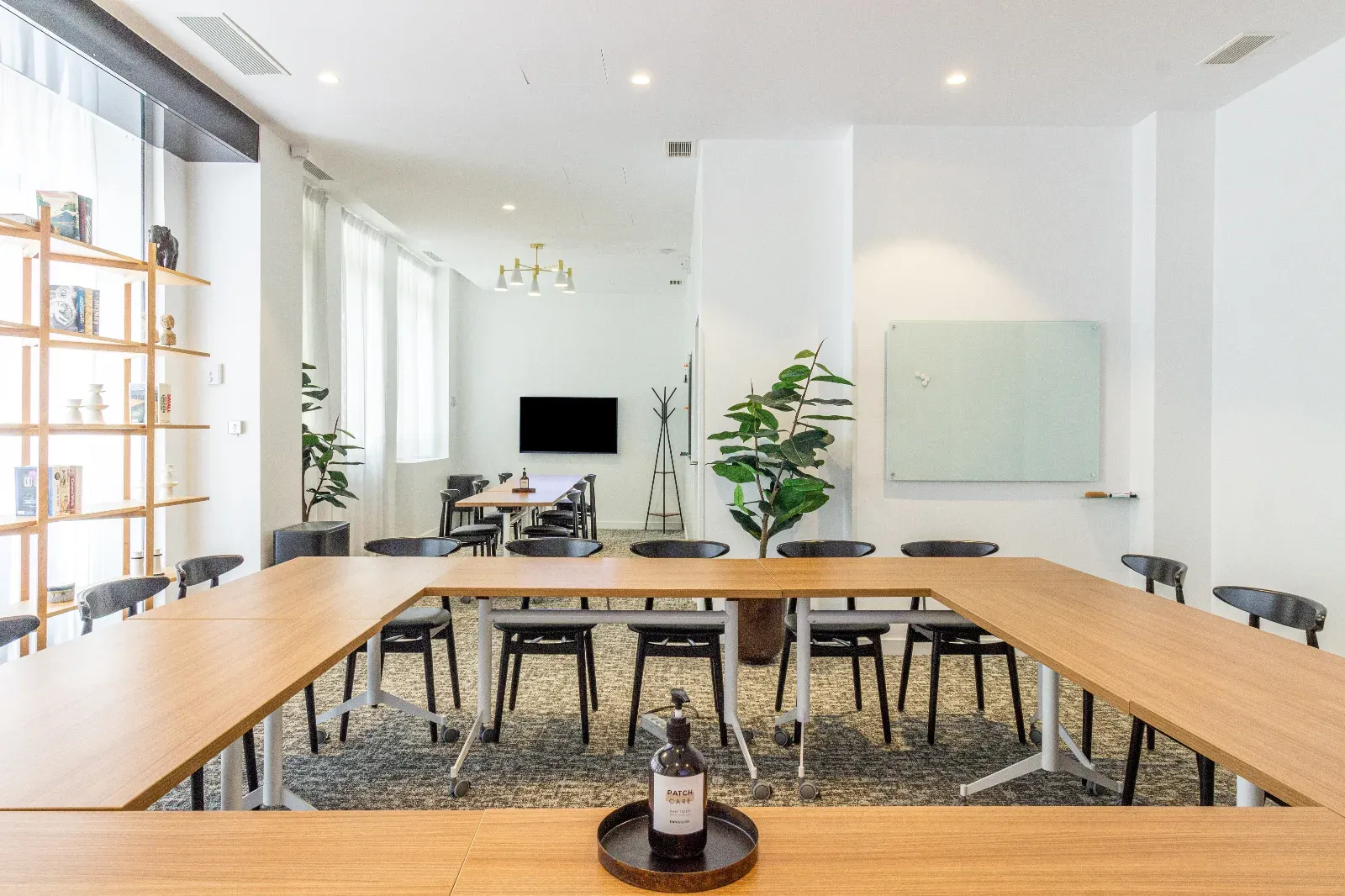 Intimate 60 m² Meeting Room in the Heart of Paris
