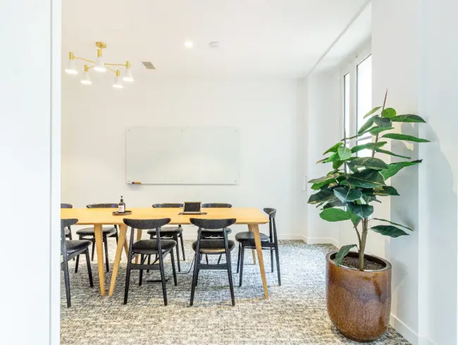 Salle de Réunion Intime de 25 m² au Cœur de Paris