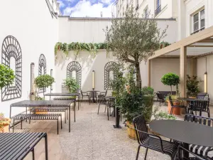 Petite Salle de Réunion au Cœur de Paris
