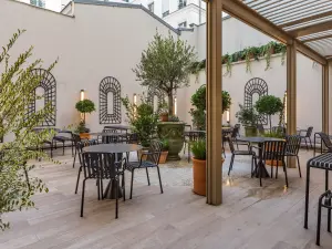 Petite Salle de Réunion au Cœur de Paris
