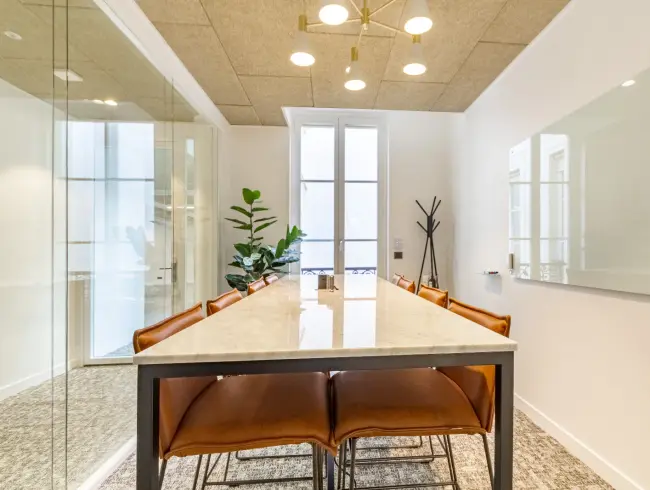 Petite Salle de Réunion au Cœur de Paris