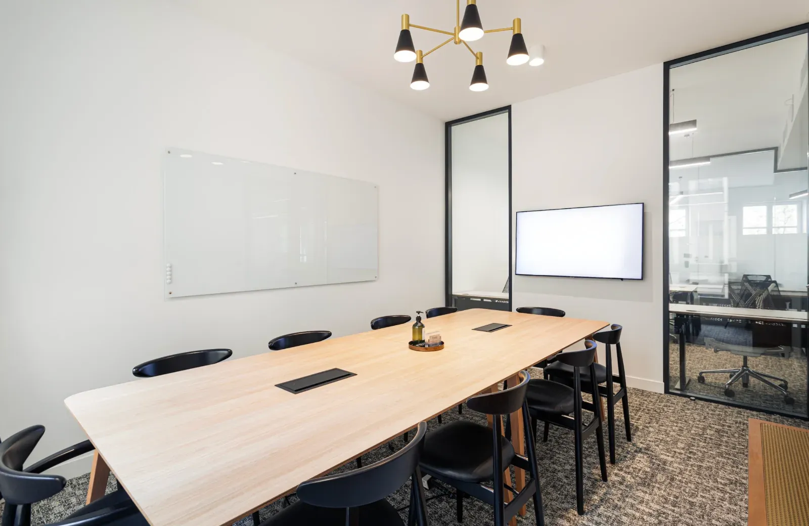 Espace Professionnel au Cœur de Paris — Deux Salles Cosy pour Réunions