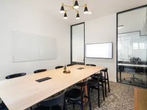 Espace Professionnel au Cœur de Paris — Deux Salles Cosy pour Réunions