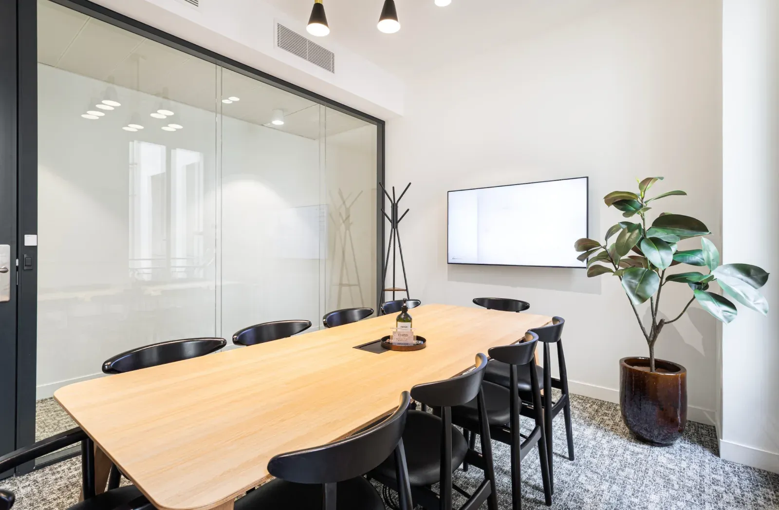 Espace Professionnel au Cœur de Paris — Deux Salles Cosy pour Réunions