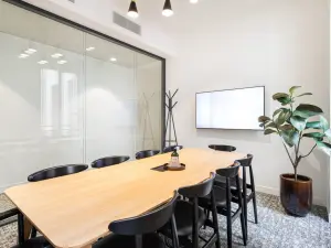 Espace Professionnel au Cœur de Paris — Deux Salles Cosy pour Réunions