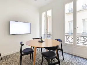 Espace Professionnel au Cœur de Paris — Deux Salles Cosy pour Réunions