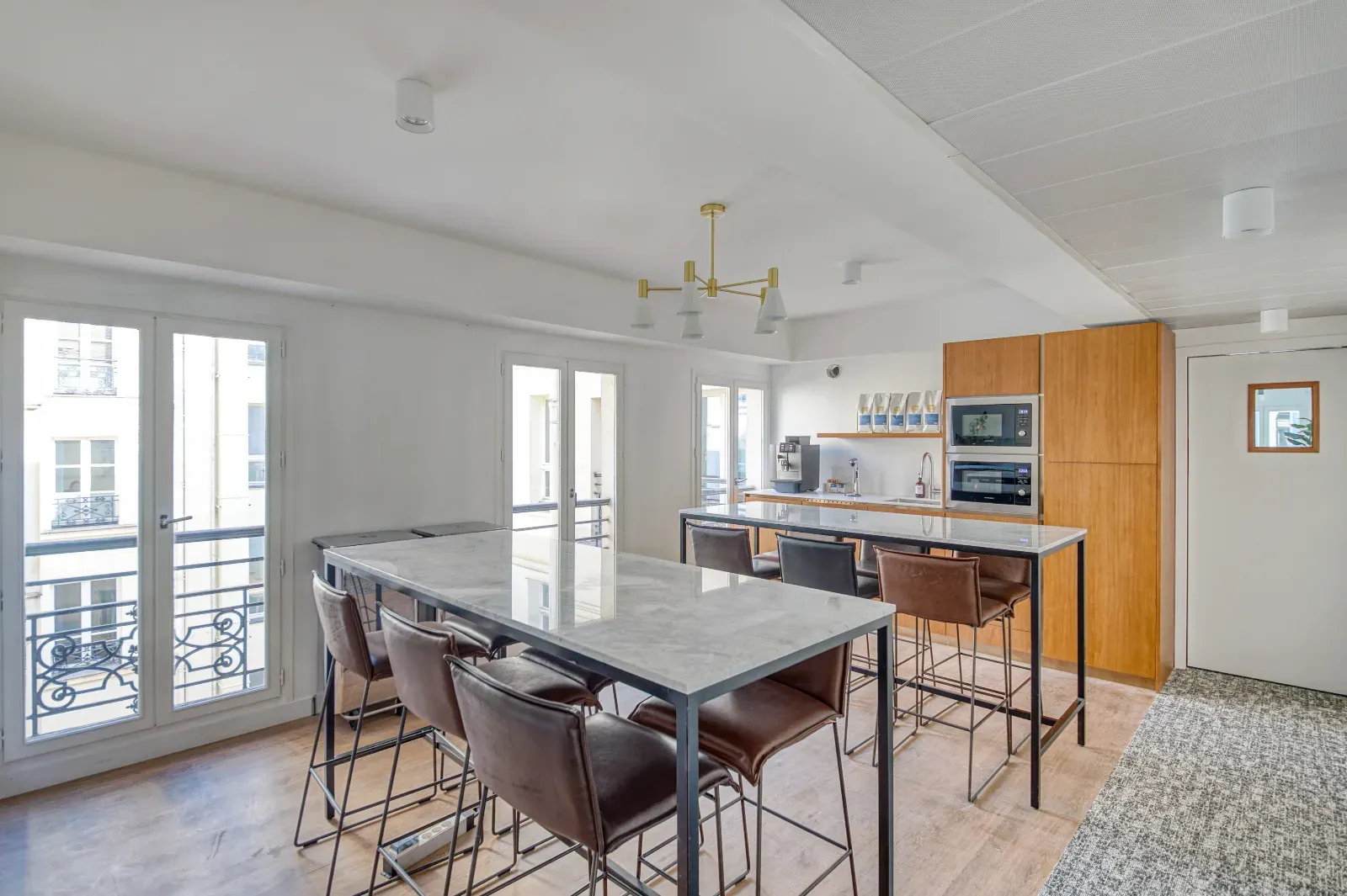 Espace Professionnel au Cœur de Paris — Deux Salles Cosy pour Réunions