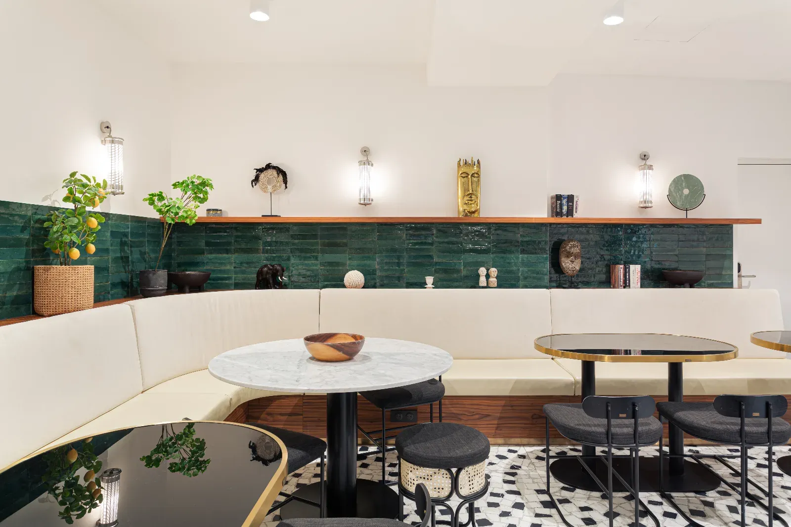 Co-working Space in Paris 2nd Arrondissement for Meetings and Workshops
