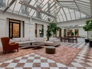 Multi-Purpose Venue in the Heart of Paris 8th Arrondissement
