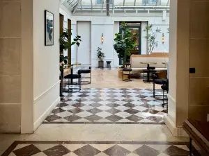 Multi-Purpose Venue in the Heart of Paris 8th Arrondissement
