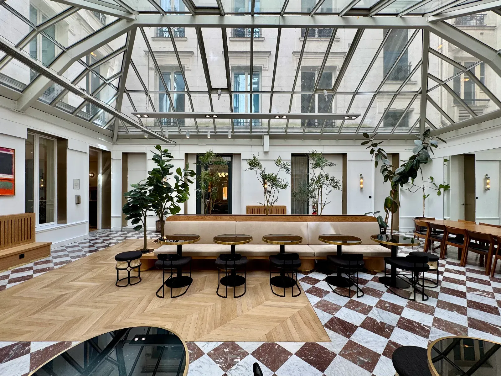Multi-Purpose Venue in the Heart of Paris 8th Arrondissement