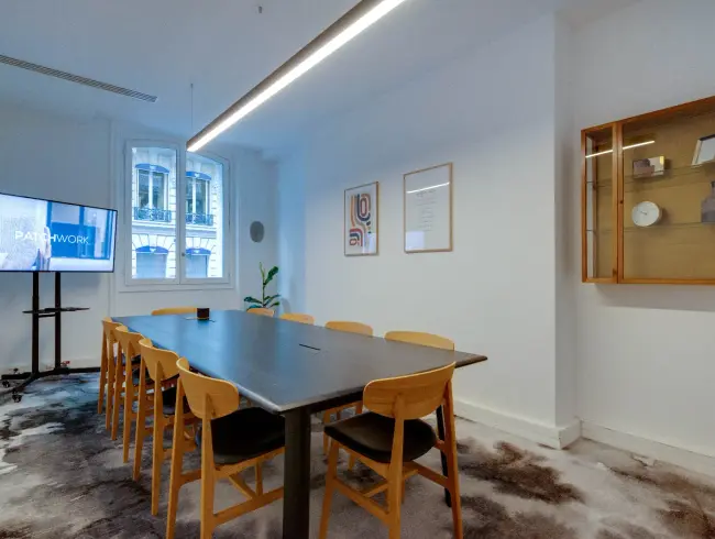 Petite salle de réunion à Paris 8e — 19 m² pour événements pro