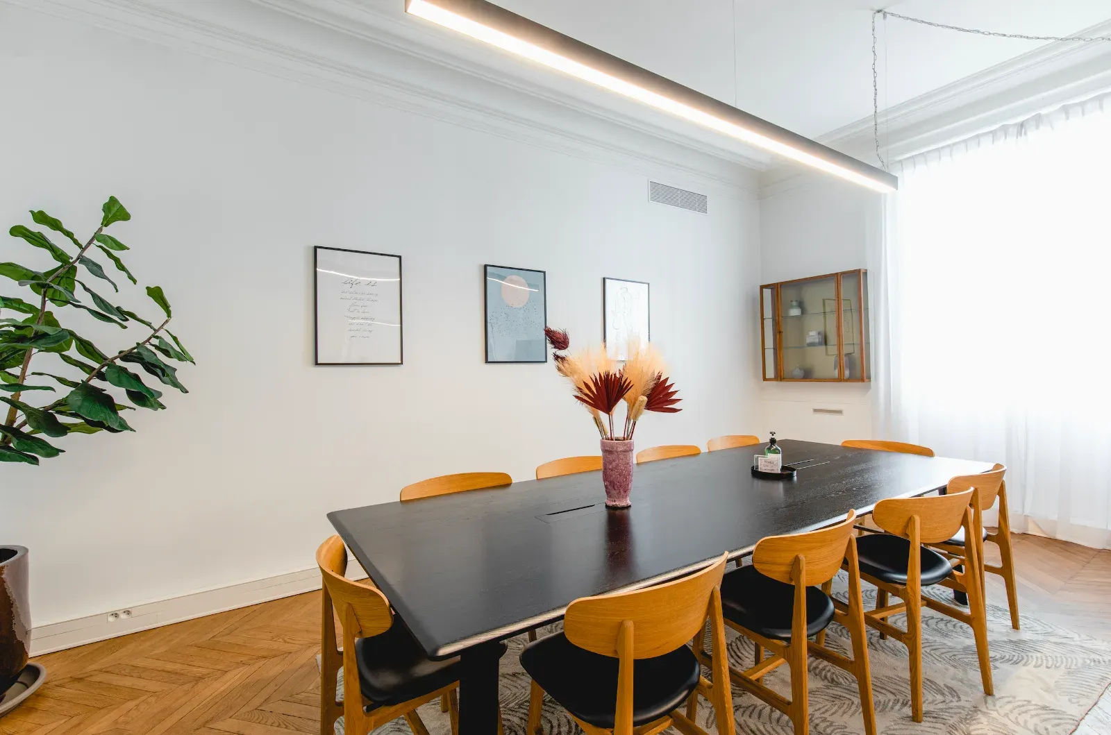 Intimate 25 m² Meeting Room in Paris 8th