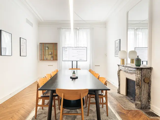Intimate 25 m² Meeting Room in Paris 8th
