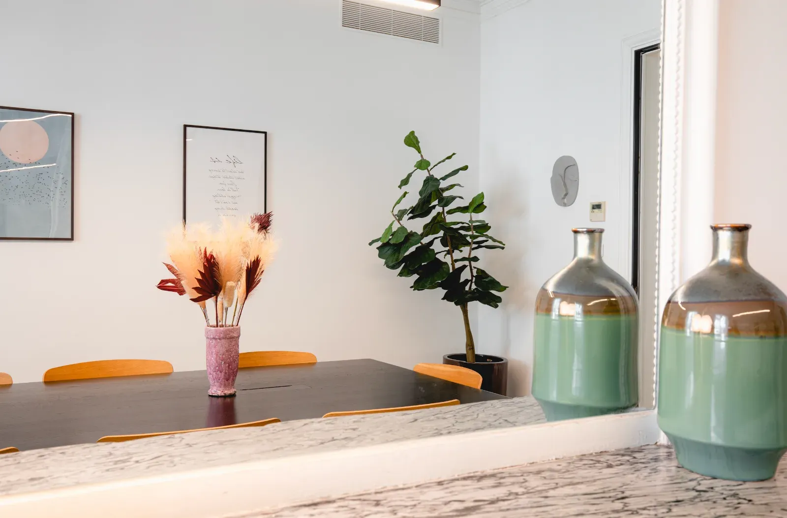 Intimate 25 m² Meeting Room in Paris 8th