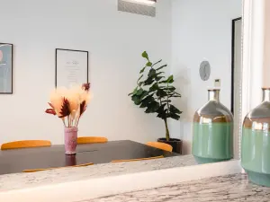 Intimate 25 m² Meeting Room in Paris 8th