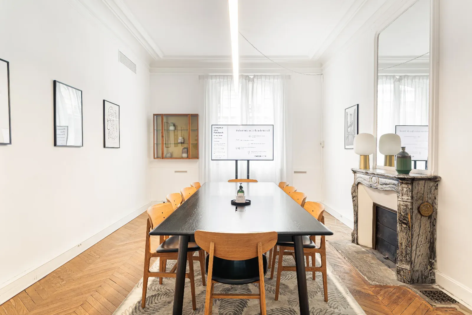 Intimate 25 m² Meeting Room in Paris 8th