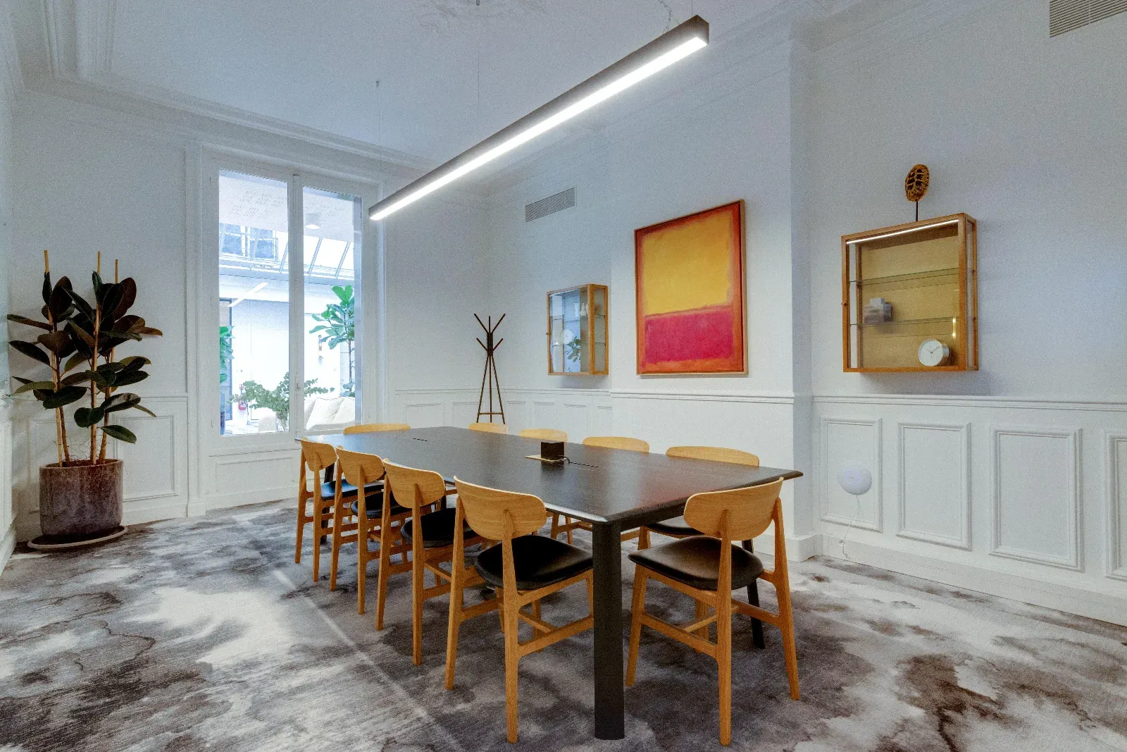 Small Meeting Room in Paris 8th - 12m² Business Space