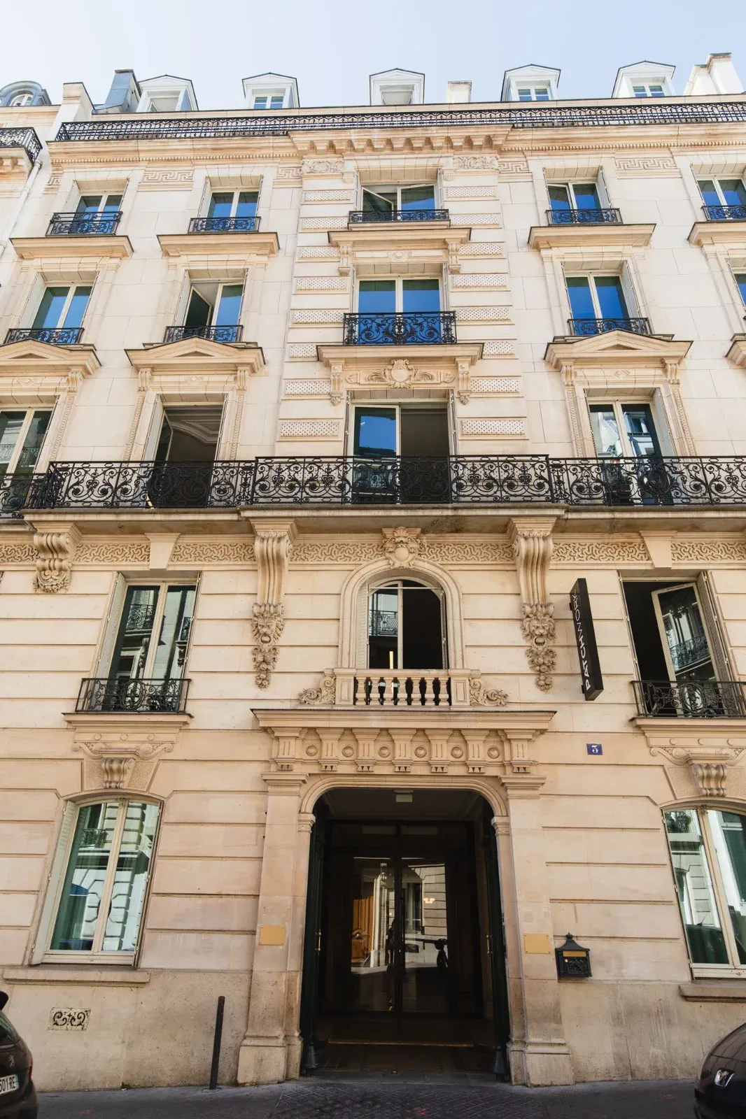 Small Meeting Room in Paris 8th - 12m² Business Space
