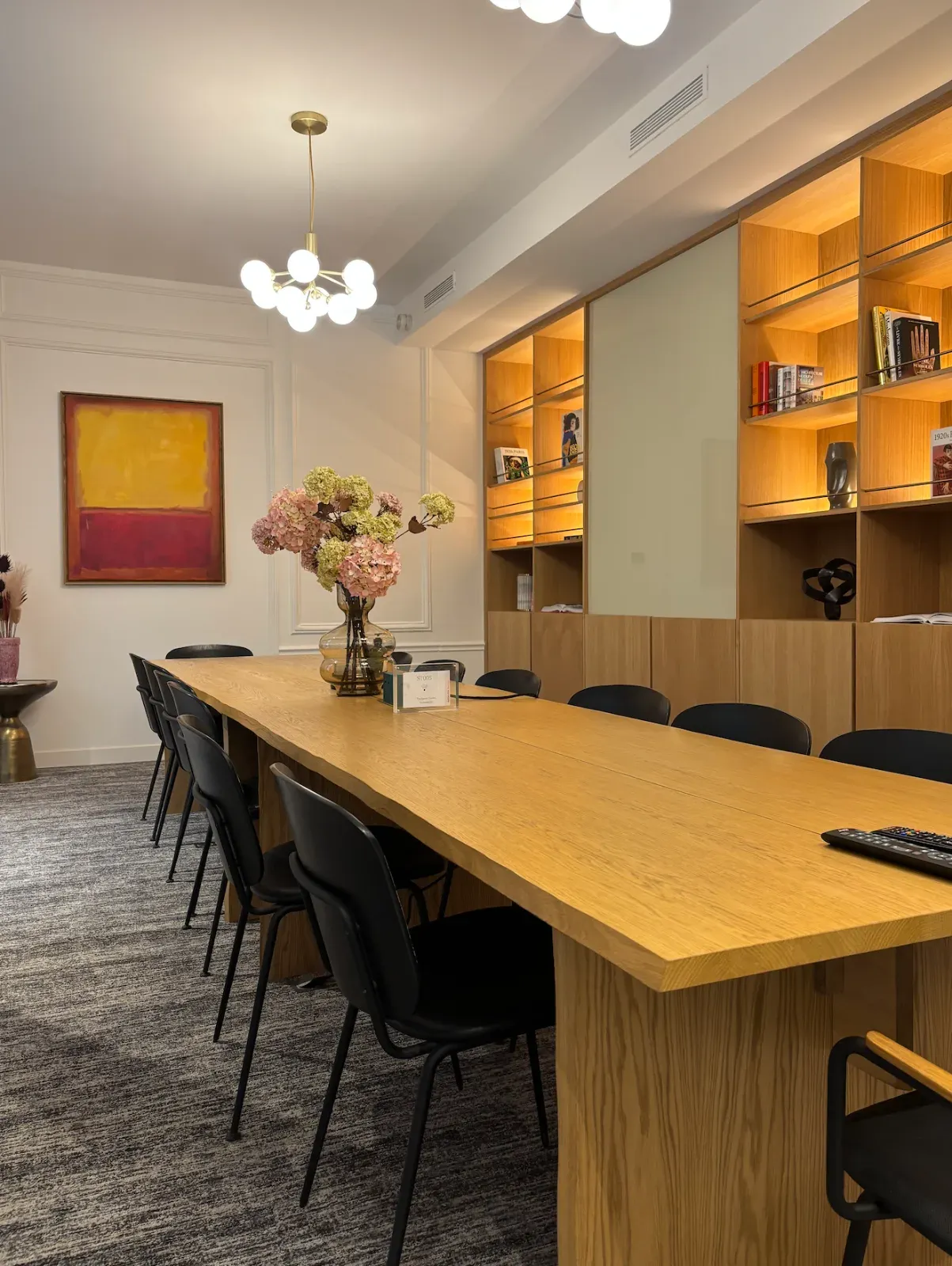 Intimate 34 m² Meeting Room in Paris 8th