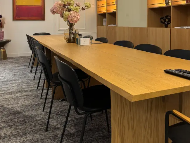 Salle de Réunion Intime de 34 m² à Paris 8e