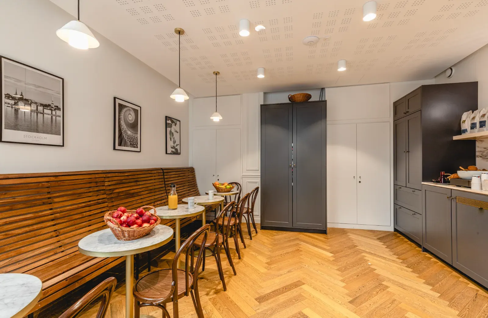 Intimate 34 m² Meeting Room in Paris 8th