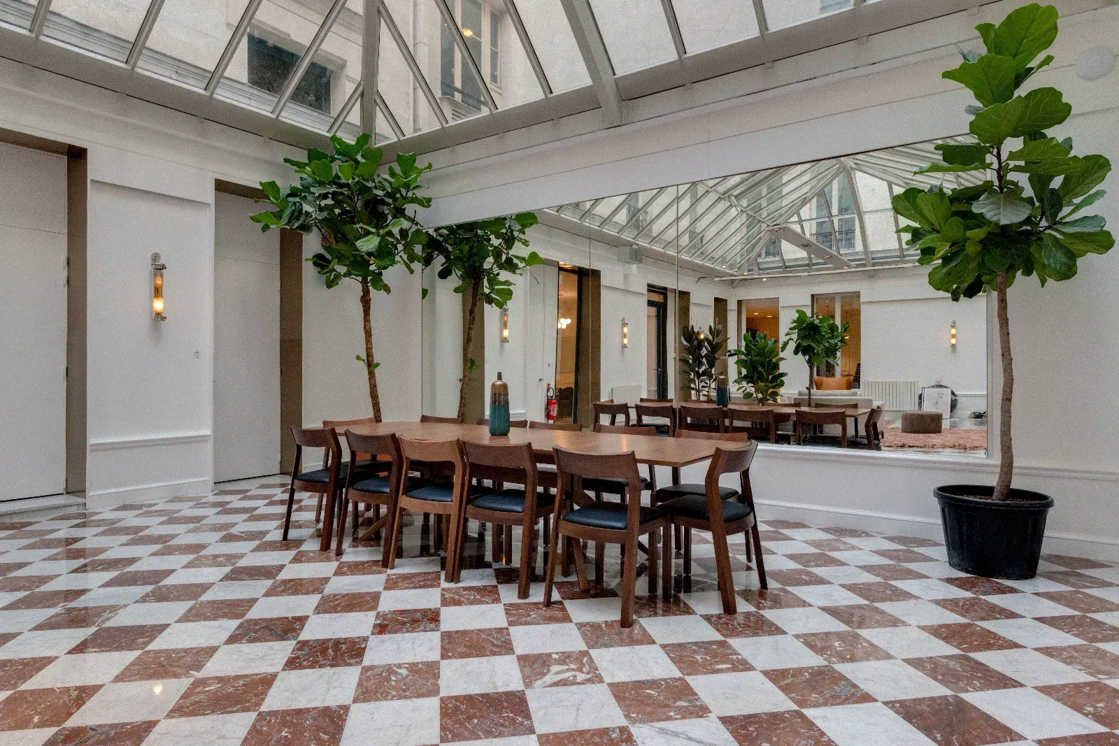 Intimate 34 m² Meeting Room in Paris 8th