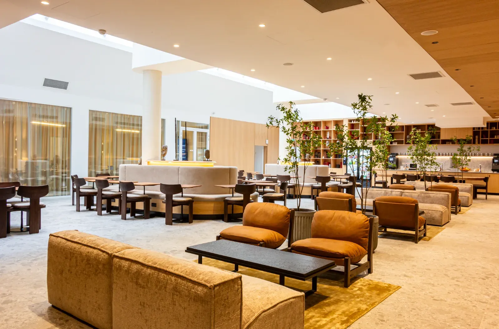 Versatile 300 m² Event Space in Paris for Business Events