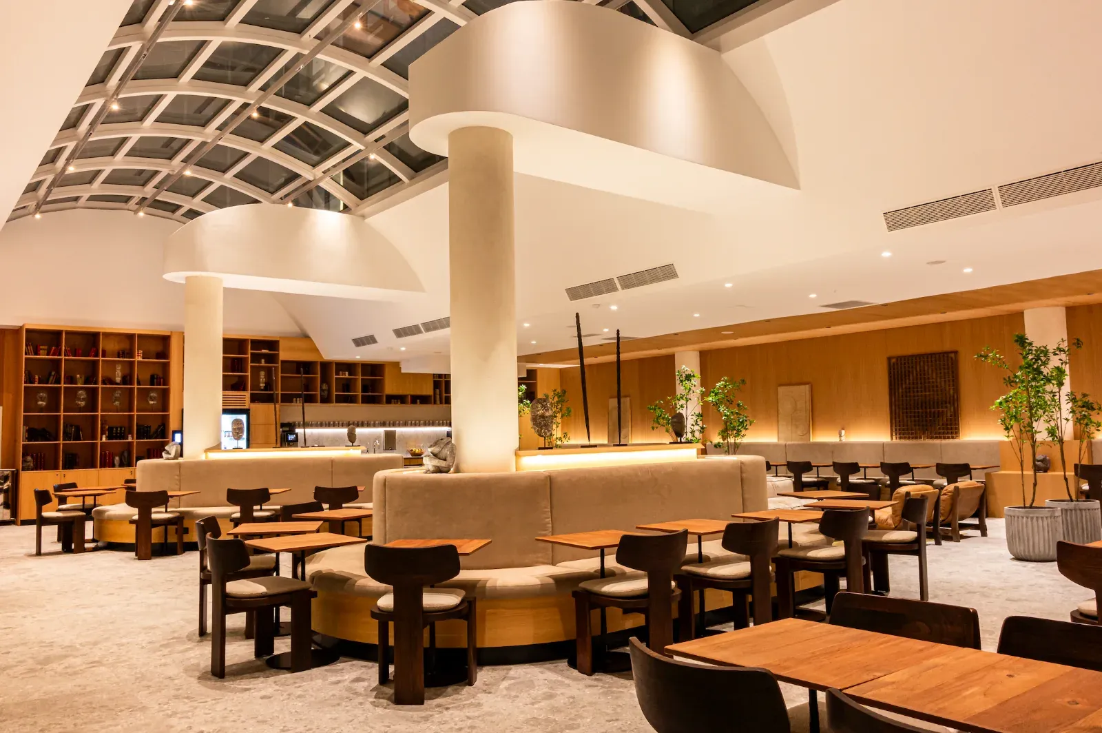 Versatile 300 m² Event Space in Paris for Business Events