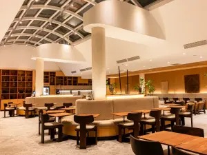 Versatile 300 m² Event Space in Paris for Business Events