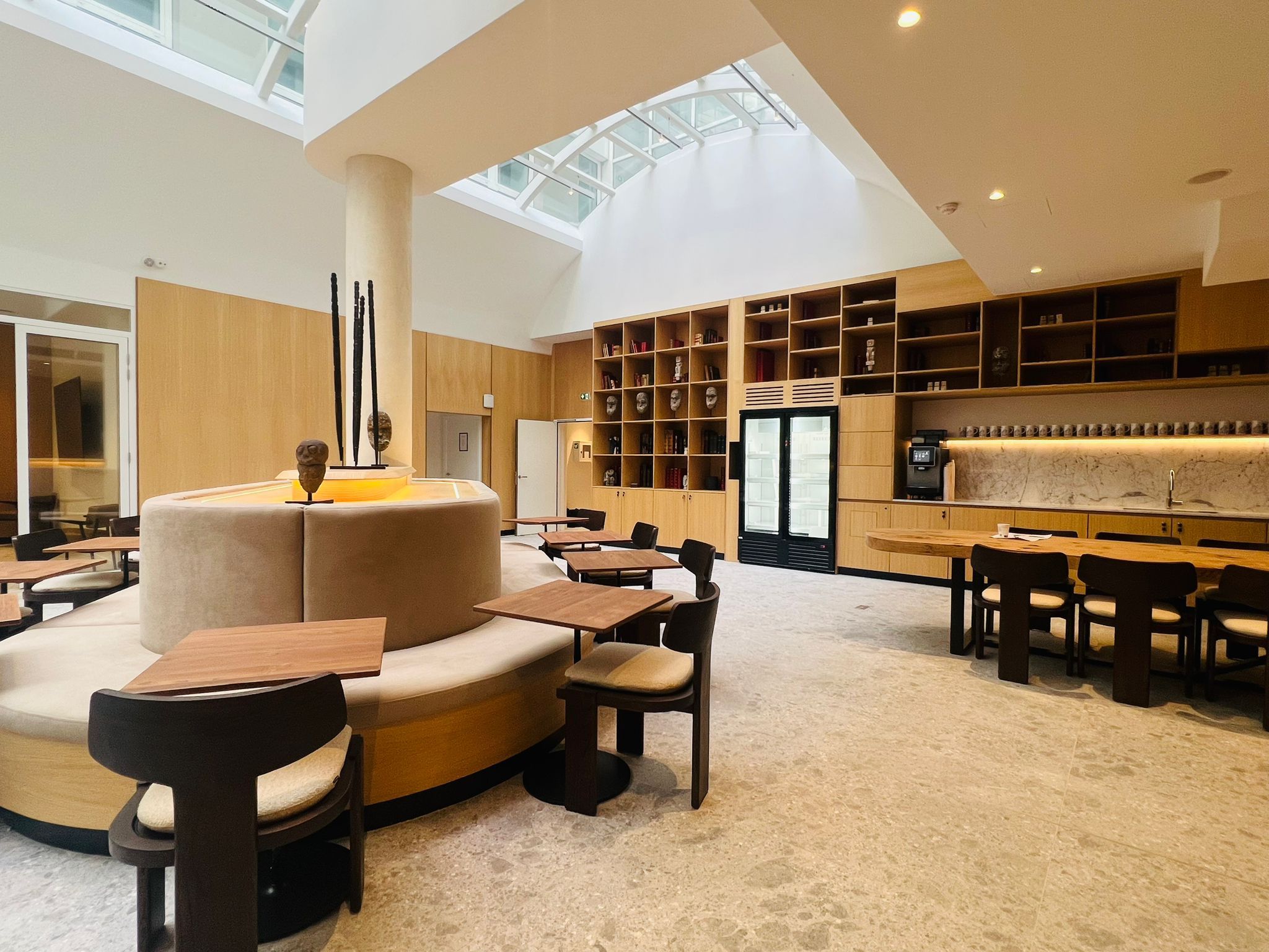 Intimate 52 m² Meeting Room in Paris for Business Events