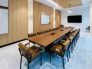Intimate 52 m² Meeting Room in Paris for Business Events