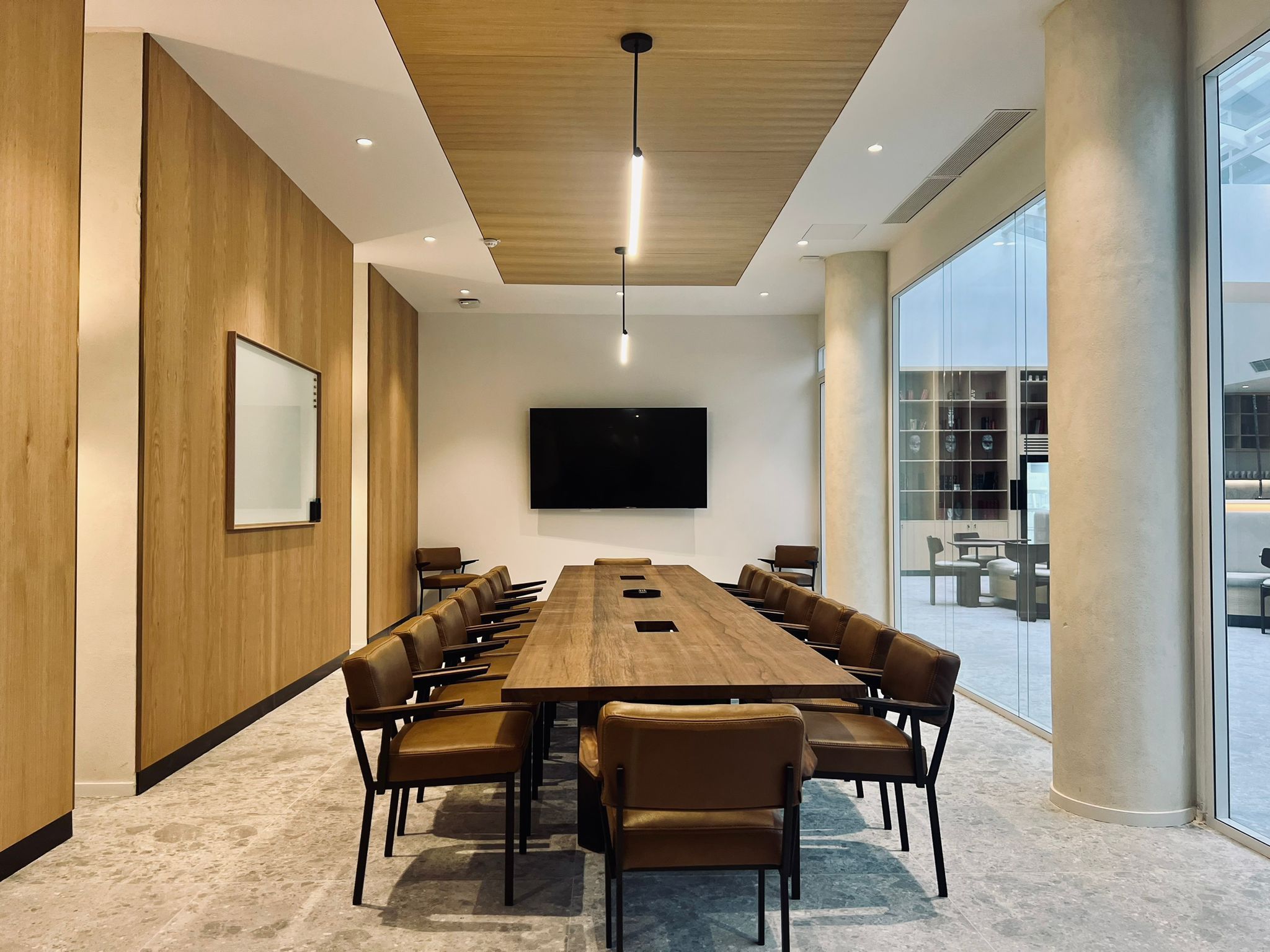 Intimate 52 m² Meeting Room in Paris for Business Events